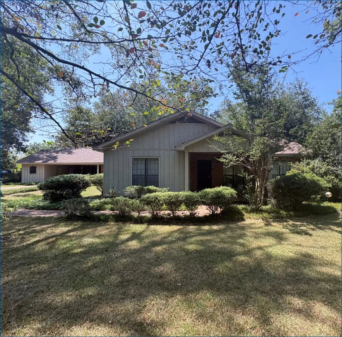 Home in Yazoo County at 731 Academy Drive in Benton, MS - Benton, Mississippi, 39039