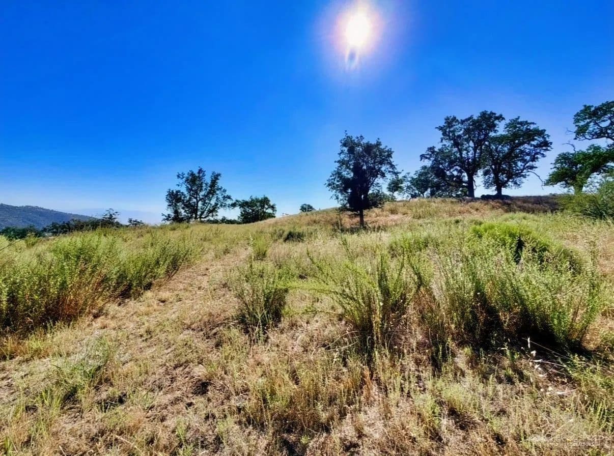 3.21 Acres of Land for Sale in Tehachapi, CA - Tehachapi, California, 93561