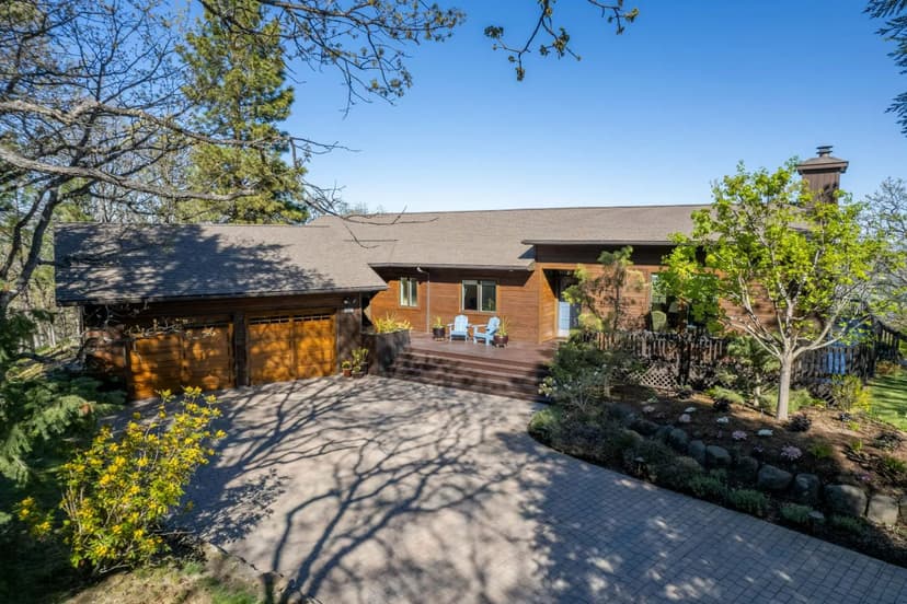 Scenic Columbia Gorge Homes