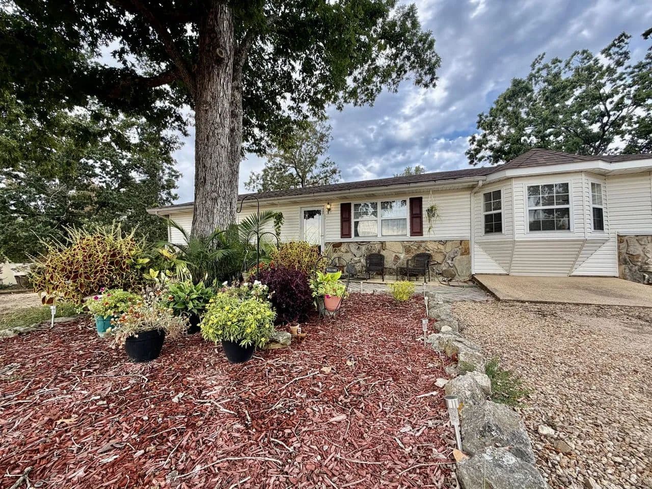 Beautiful 4-Bed Home on 1± AC For Sale - Doniphan, Missouri, 63935
