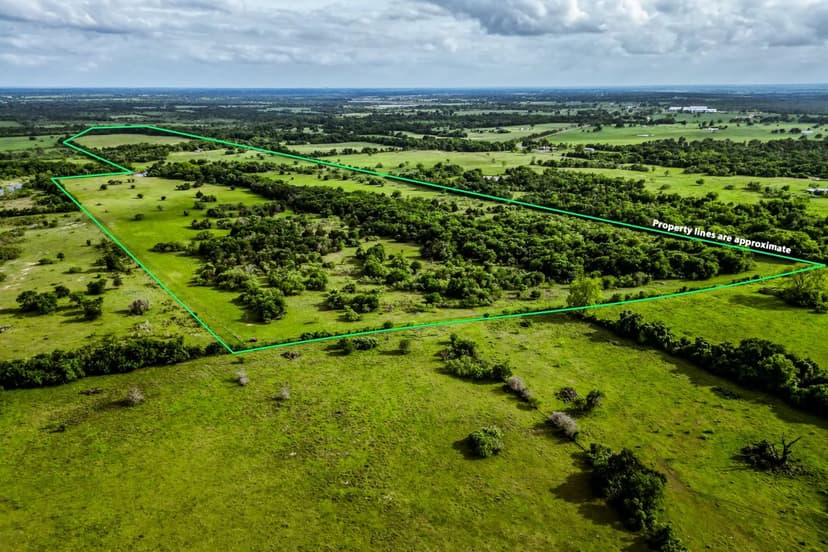 138 +/- Acre Exotic Ranch with 2/2 Home and Coastal Pasture