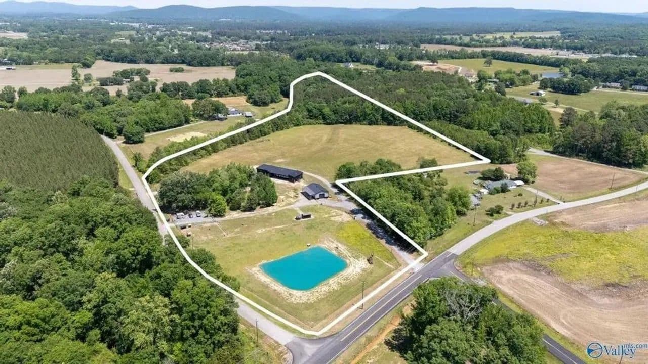 4387 HOBBS ISLAND ROAD - Owens Cross Roads, Alabama, 35760