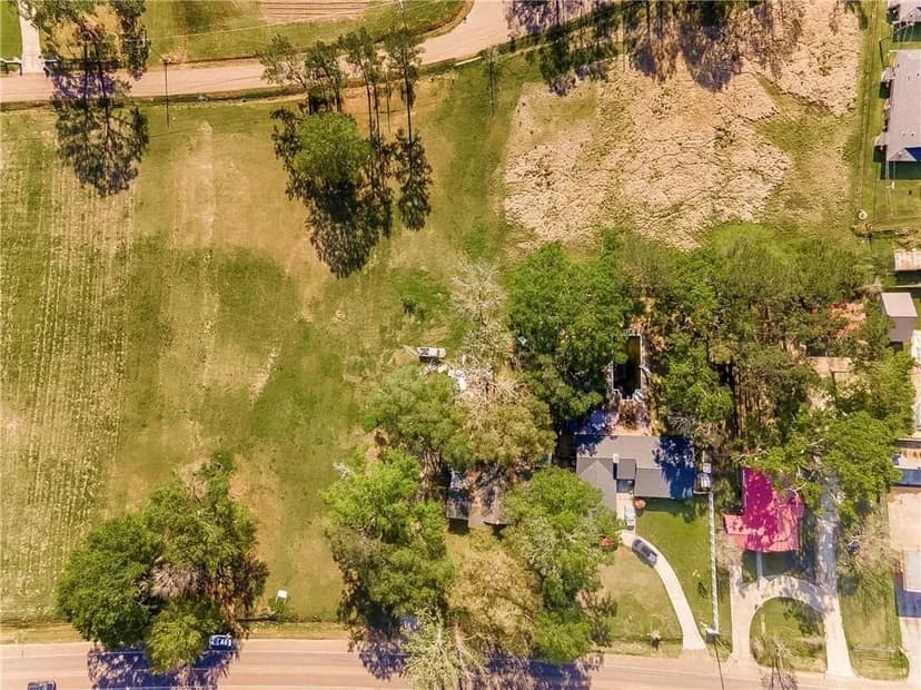 Property from 825 W RAILROAD Avenue - KW