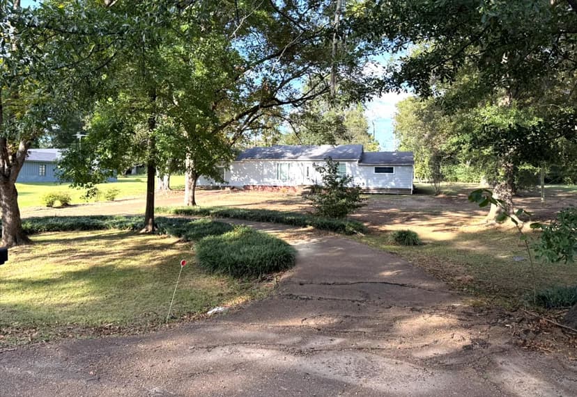 Home in Yazoo County at 1751 Old Highway 16 in Benton, MS