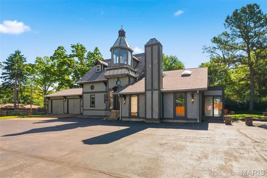 Property from 418 Oak Tree Drive - KW - Webster Groves, Missouri, 63119