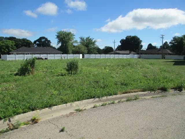 Land -Single Family Acreage in Oglesby - Oglesby, Illinois, 61348