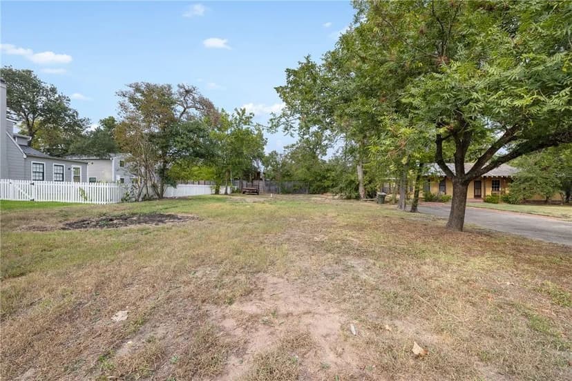 Property from 305 Pershing Avenue - KW