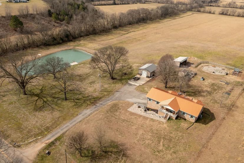 15 Acres • Stocked Pond • Mountain Views • Brick Ranch 10115 Upper East Valley Rd, Pikeville, TN
