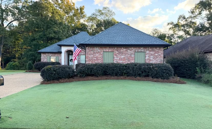 Home in Rankin County at 148 West Pinebrook Drive in Brandon, MS