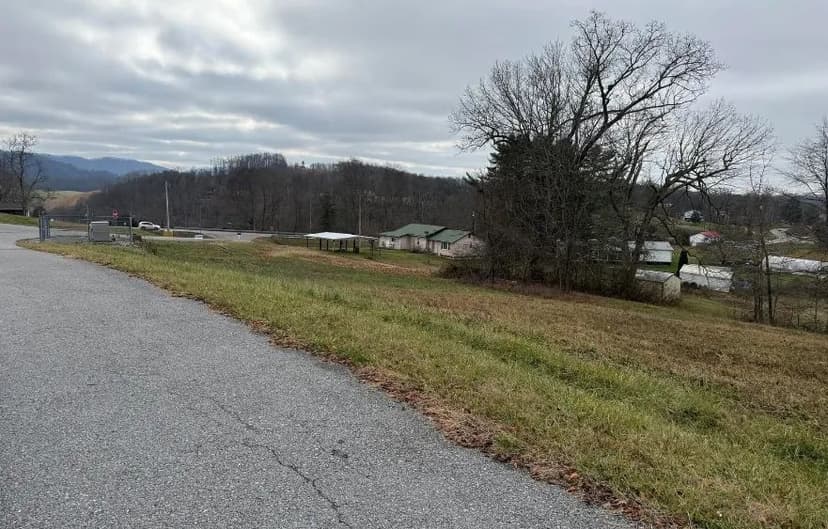 Land -Single Family Acreage in Jonesville