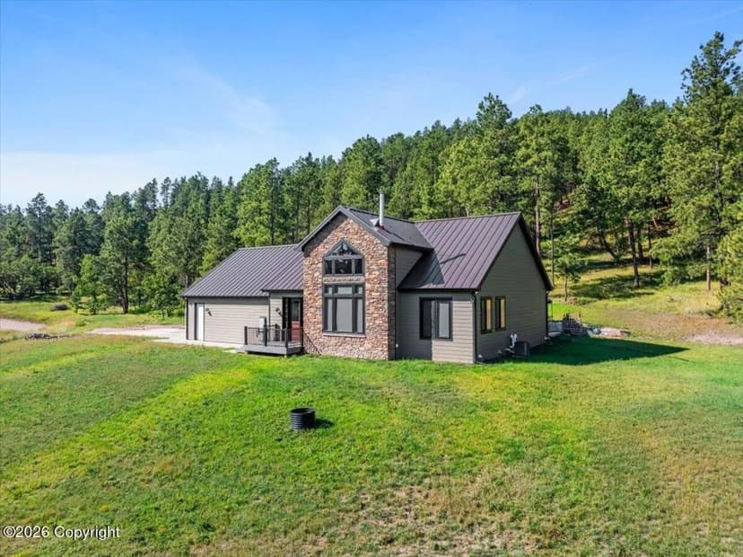 *BEAUTIFUL HOME AND PRIVACY ON 35 ACRES IN NE WY *