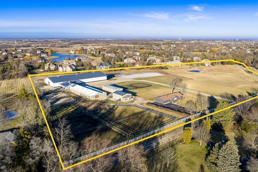 Equestrian Training Facility in Mundelein IL | 15 Acres