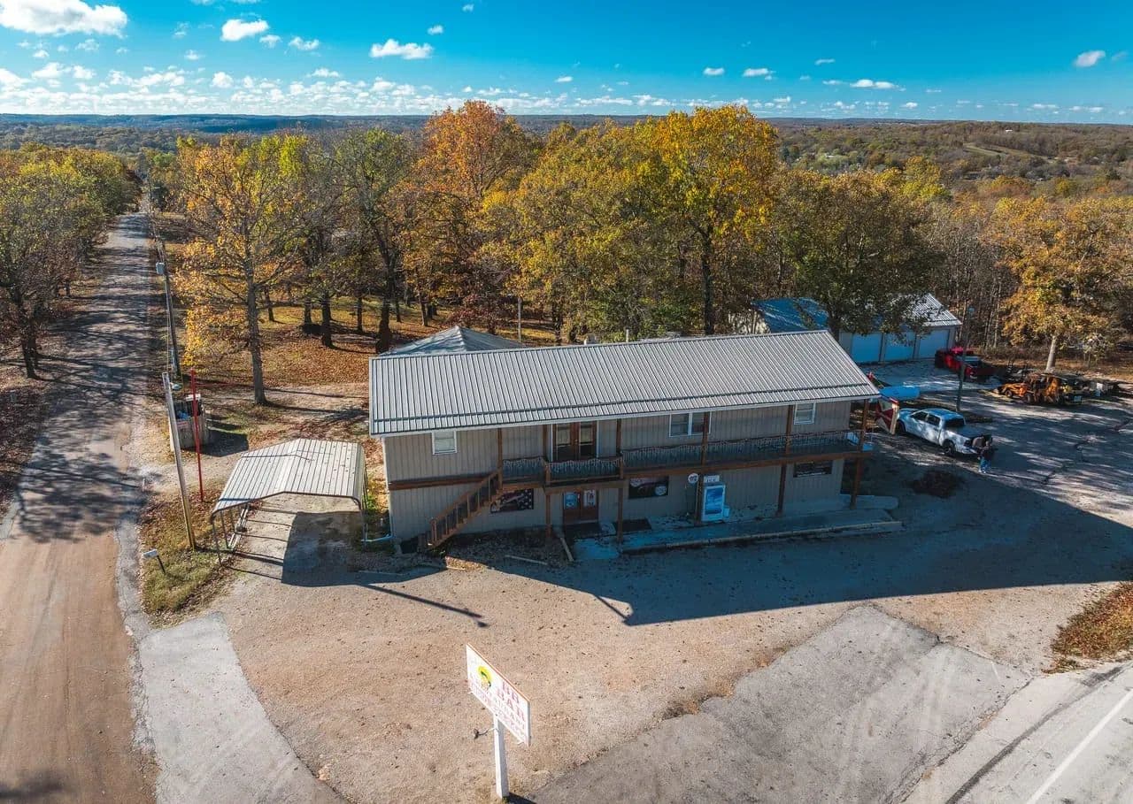 Sheila's at the Lake in Warsaw, Missouri - photo 11