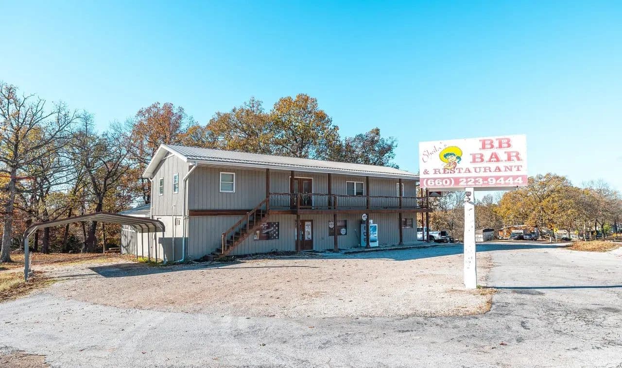 Sheila's at the Lake in Warsaw, Missouri - photo 40