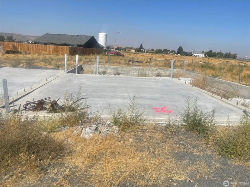 Land -Single Family Acreage in Ephrata