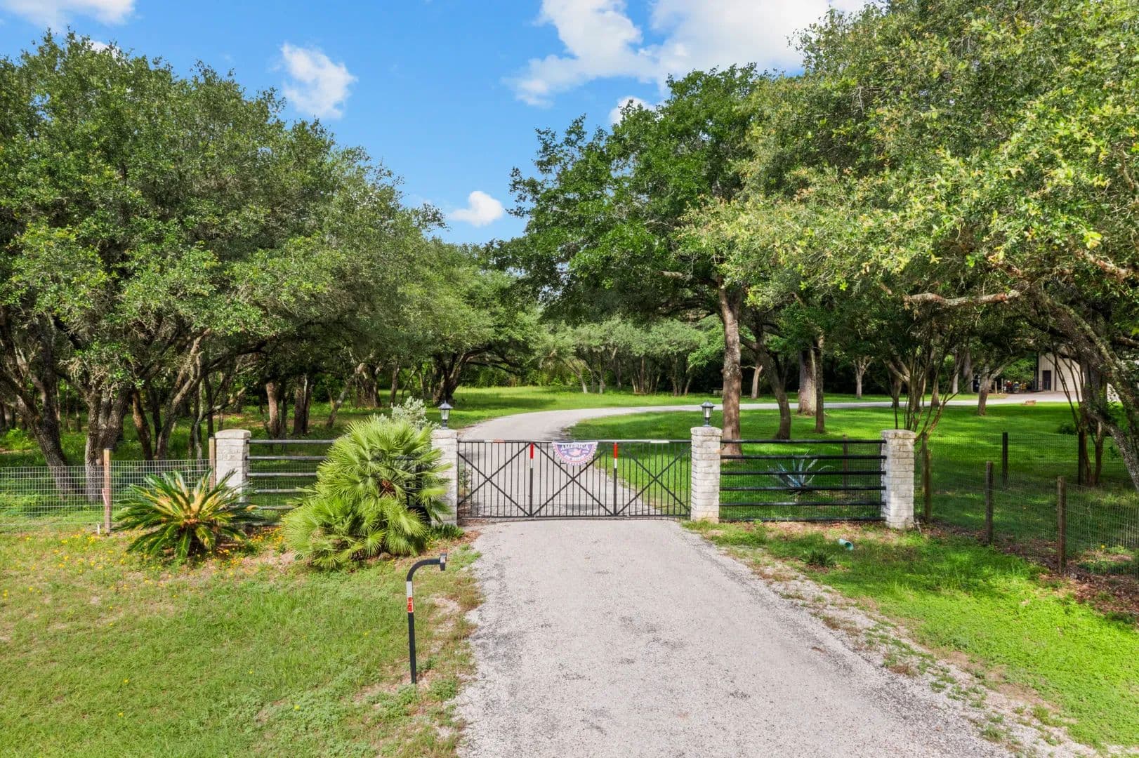 801 Treasure Oaks Road. Victoria, Texas - Inez, Texas, 77968