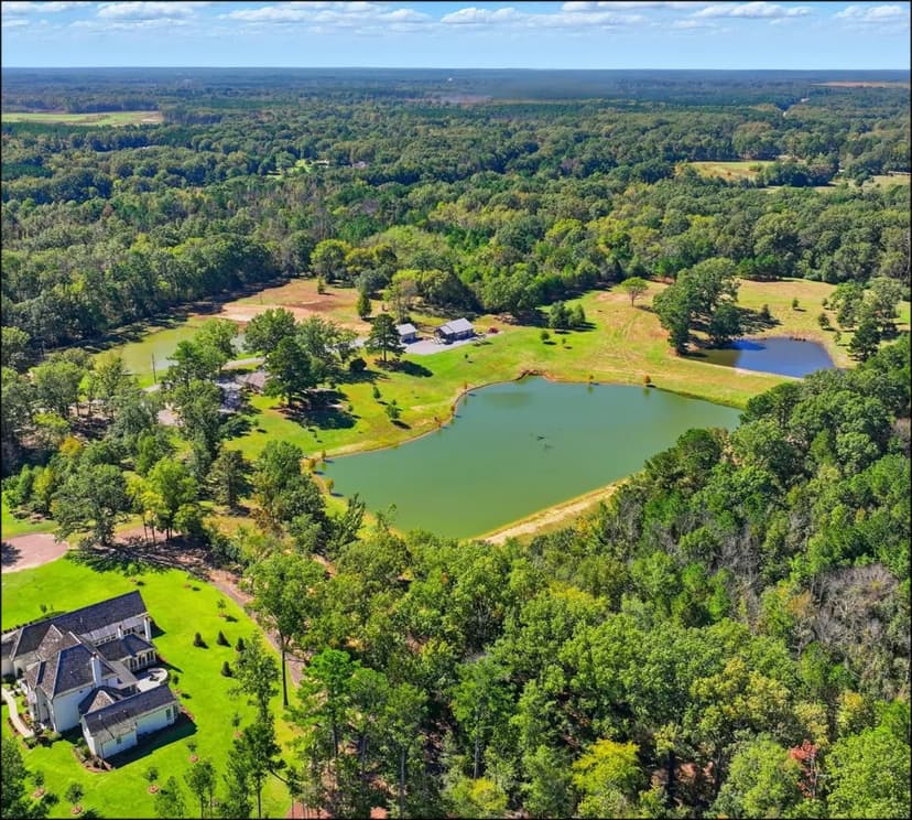 17.67 Acres with a Home in Madison County at 818 N. Agency Ln in Ridgeland, MS