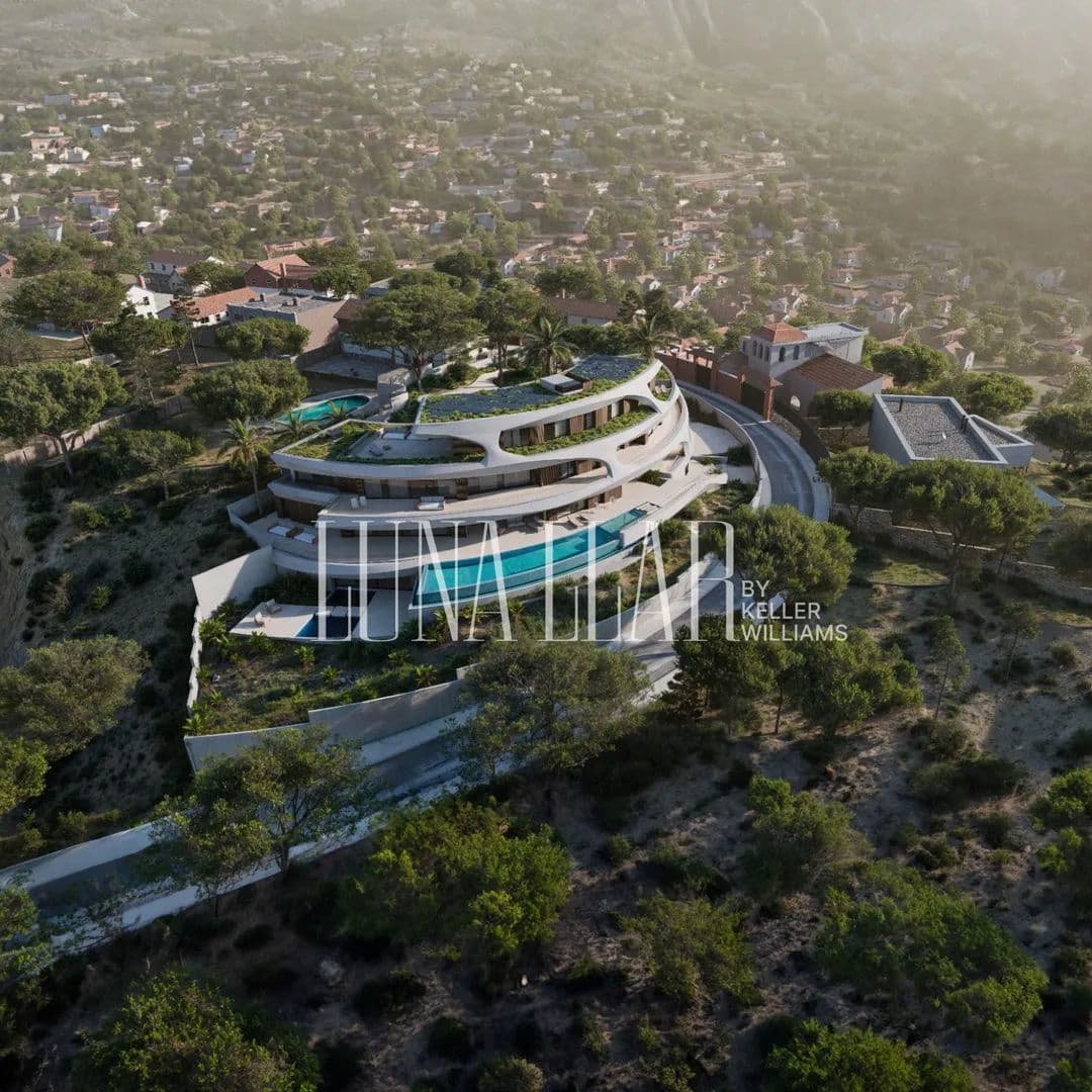 EL TERRENO PLANO MÁS EXCLUSIVO DE CASTELLDEFELS CON VISTAS PANORÁMICAS AL MAR Y PROYECTO CON LICENCIA VIGENTE - land for sale