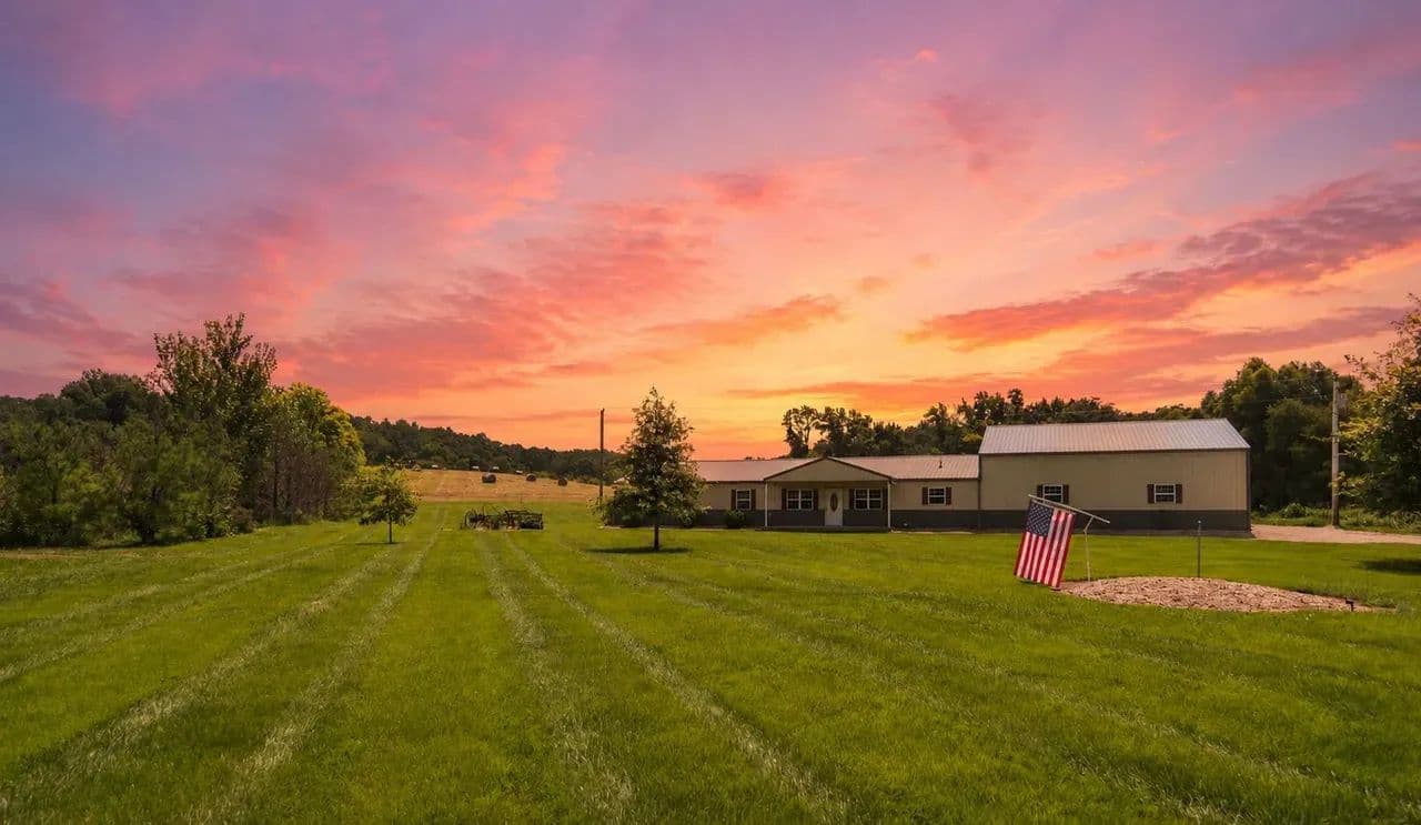 One-of-a-Kind Shop House on 11±AC in Stoddard Co. - land for sale