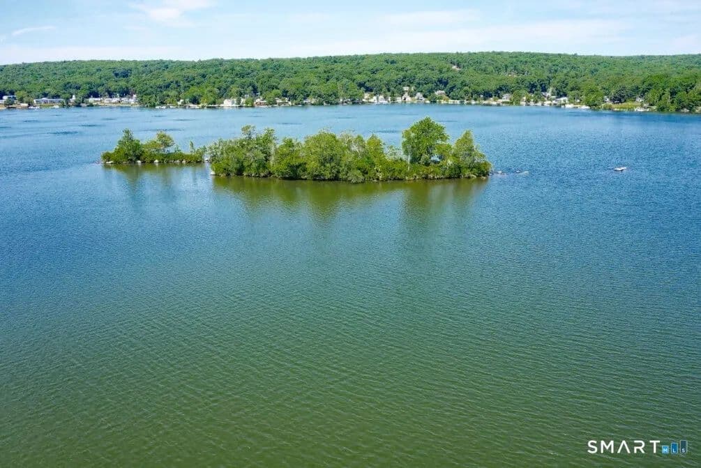Property from 3 Island - KW - land for sale