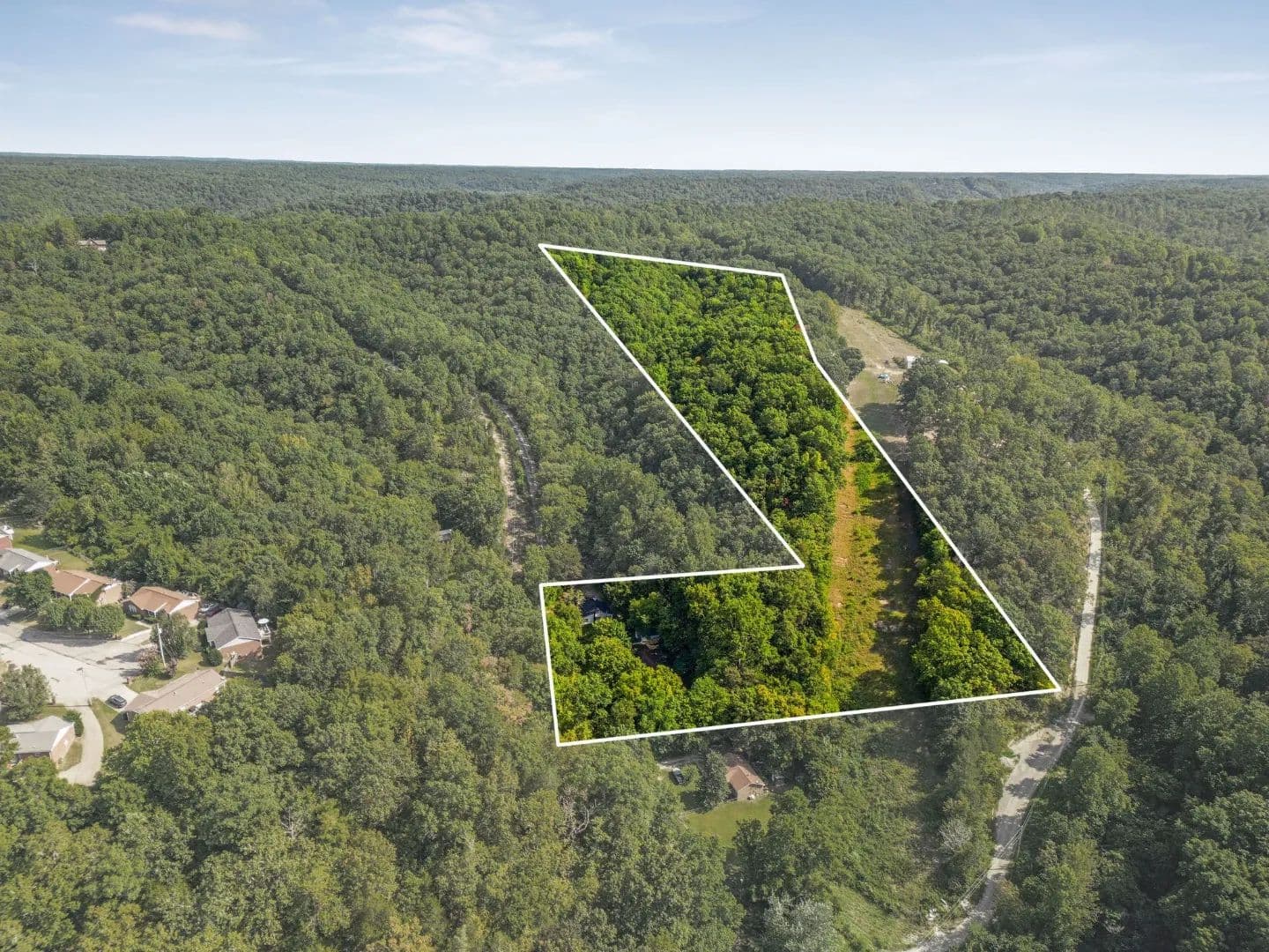 Auction Notice !!! 8 Acres / Standing Timber / Mobile Home & Bldg in need of Repairs - Tennessee, 37015