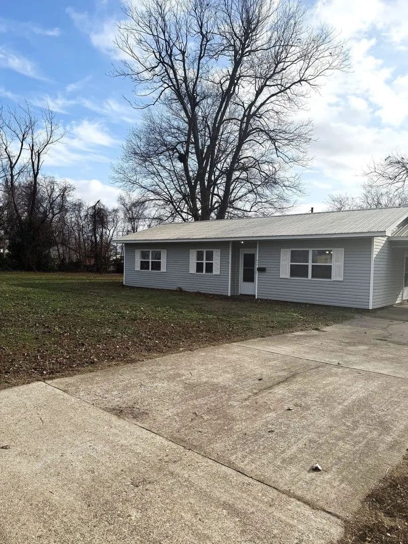 Newly Remodeled, 3-Bed Home For Sale in Campbell, MO