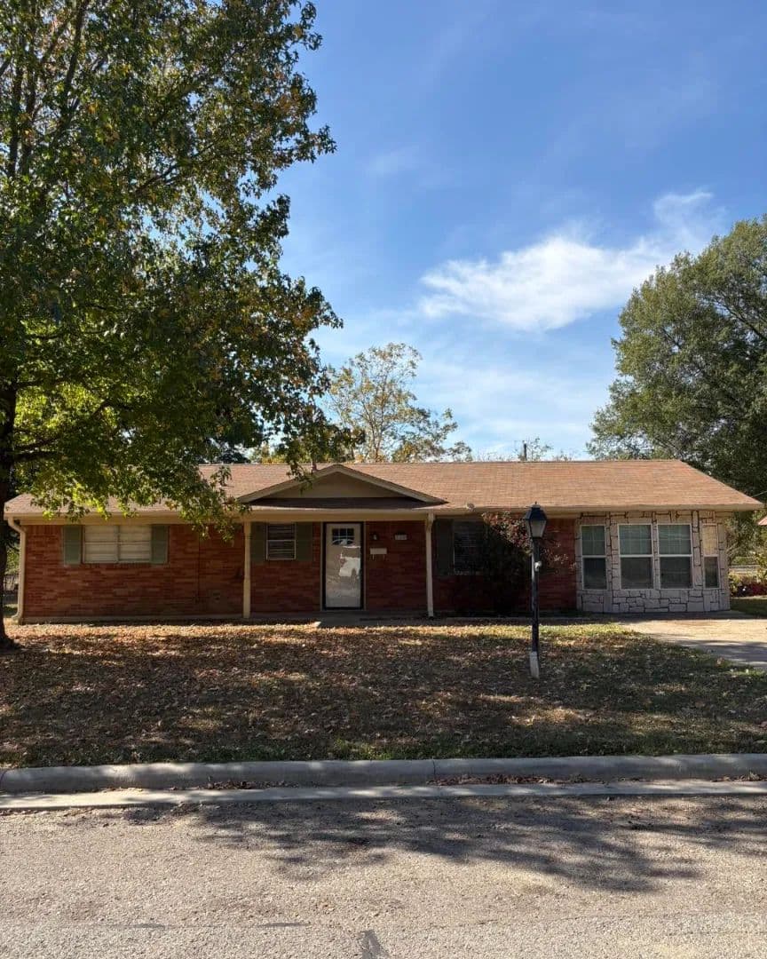 Affordable Updated 4 Bedroom Home for Sale In Paris, TX - Paris, Texas, 75460