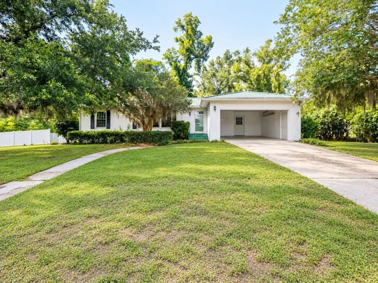 Move-In Ready 4BR Brick Home with Split Floor Plan, Fenced Yard & No HOA - Madison, Florida, 32340