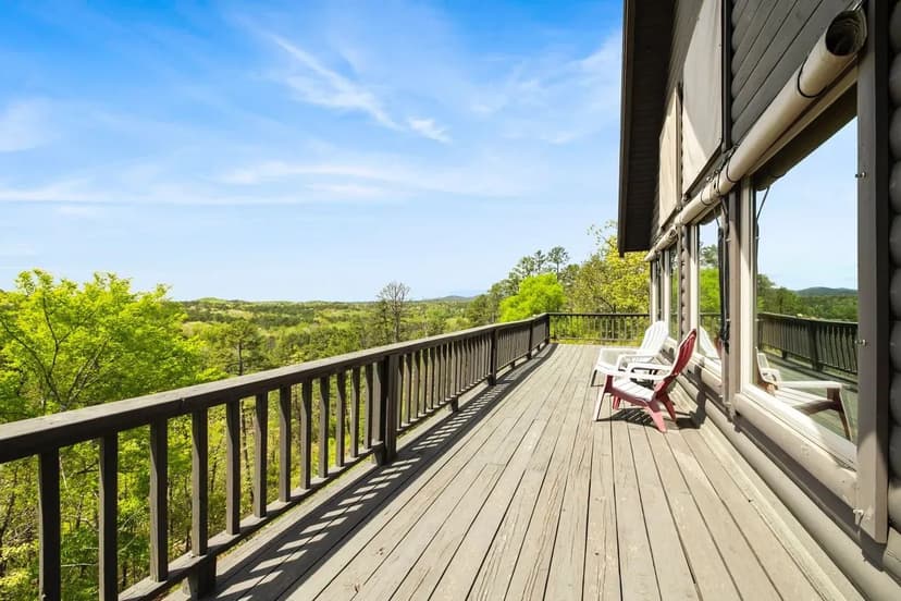 Lake Ouachita Log Home