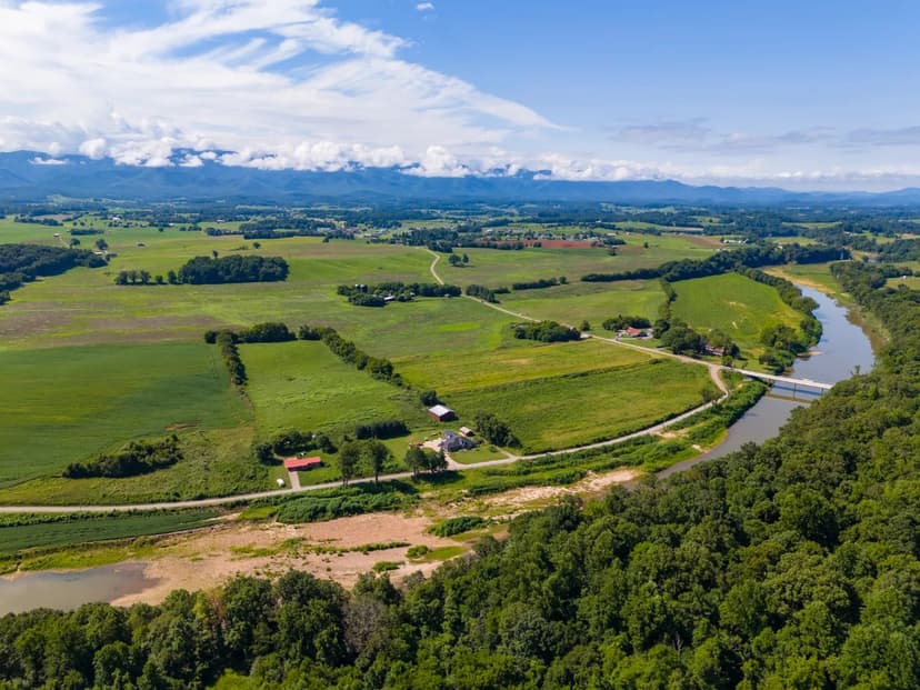Pioneer Farm on the Nolichucky River