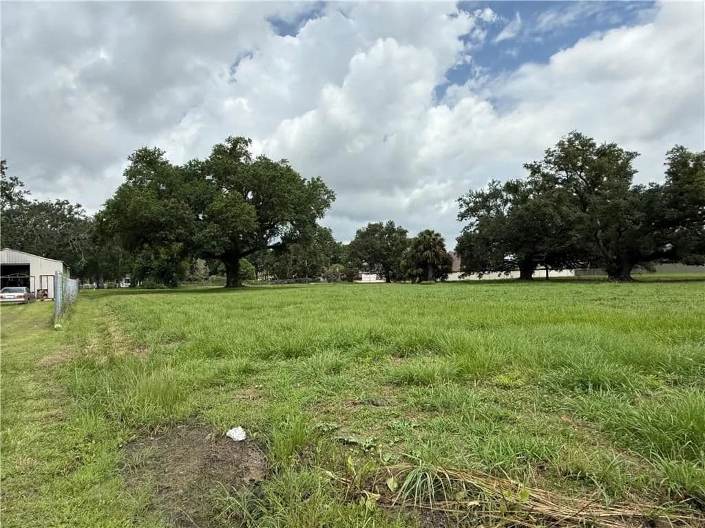 0.6 Acres of Land for Sale in Belle Chasse, Louisiana - Belle Chasse, Louisiana, 70037