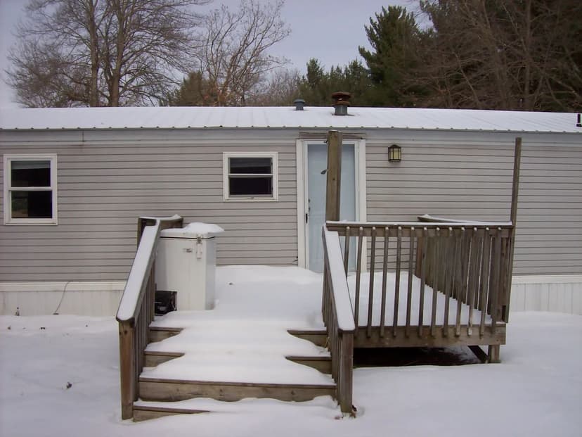 Marquette County 3 Bedroom with Detached Garage