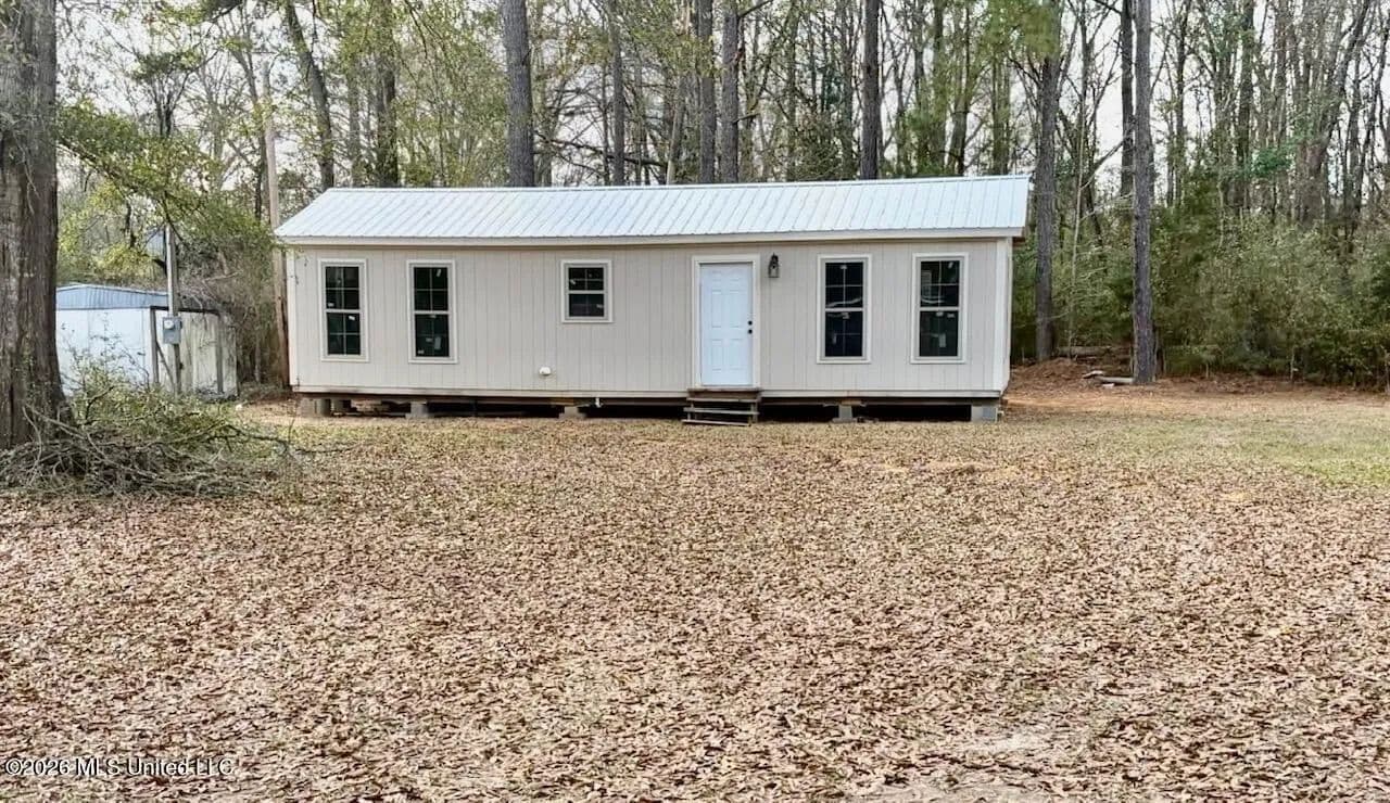 Tiny Home on .28 Acres in Summit, MS - Summit, Mississippi, 39666