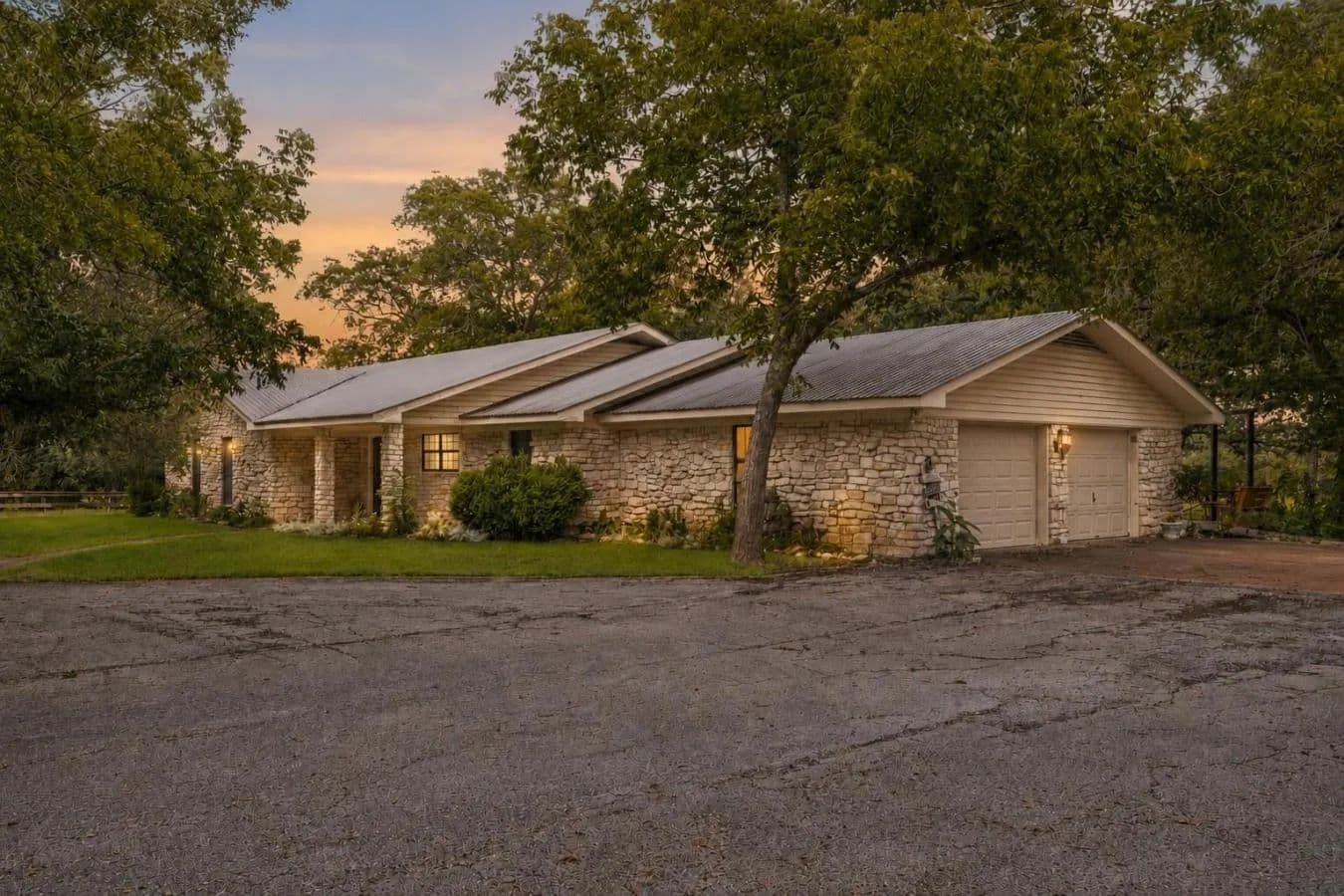 1736 County Road 182 - Hallettsville, Texas, 77964