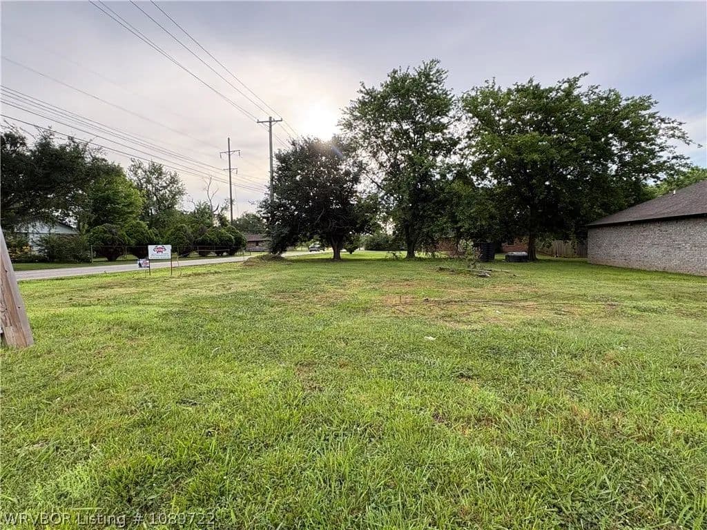 0.99 Acres of Land for Sale in Sallisaw, Oklahoma - Sallisaw, Oklahoma, 74962