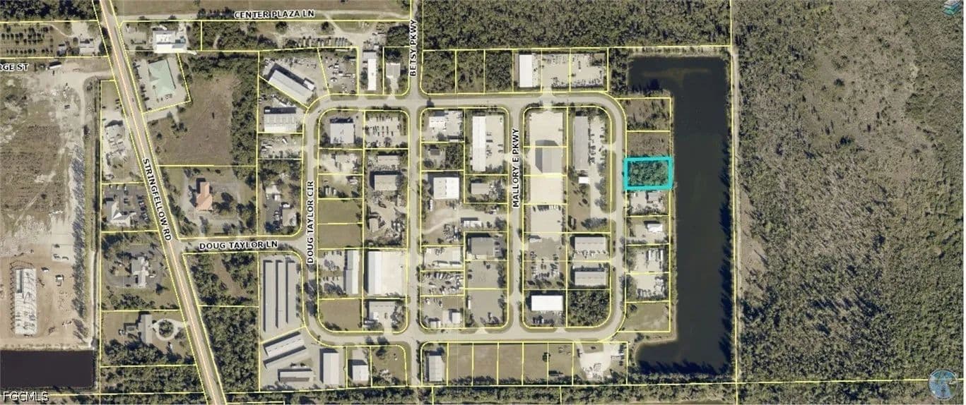 Vacant Land in St James City - Florida, 33956