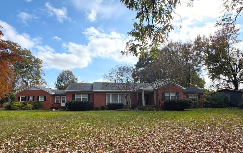 Home in Humphreys County at 406 Leflore Avenue in Belzoni, MS