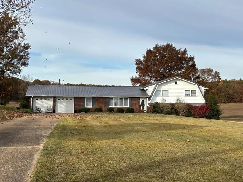 Beautiful 3-Bed Home on 43+/- AC in Doniphan, MO