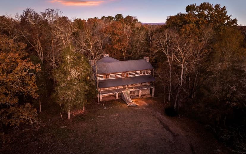 HISTORIC 1800s log home in N. Georgia