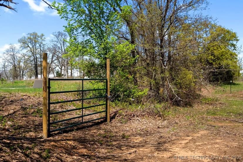 Property from 2 Hickory Bluff Street - KW