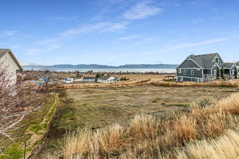 Property from 728 S SPRUCE DR #9 - KW