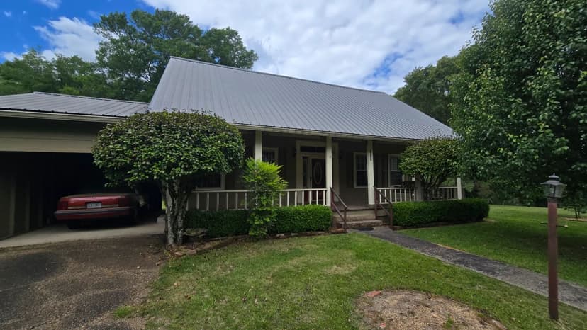 Welcome to 172 Hwy 556 — a true Meadville classic in the heart of Franklin County, MS.