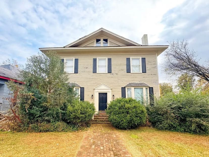 Historic West 2nd Renovation Opportunity — A Short Stroll to the Downtown Blues Scene