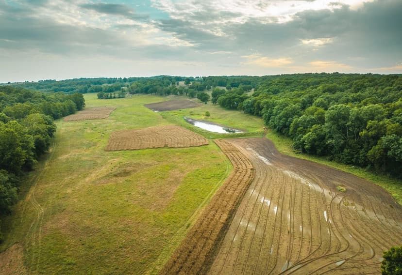 Knobby Creek Lane, Edwards, MO