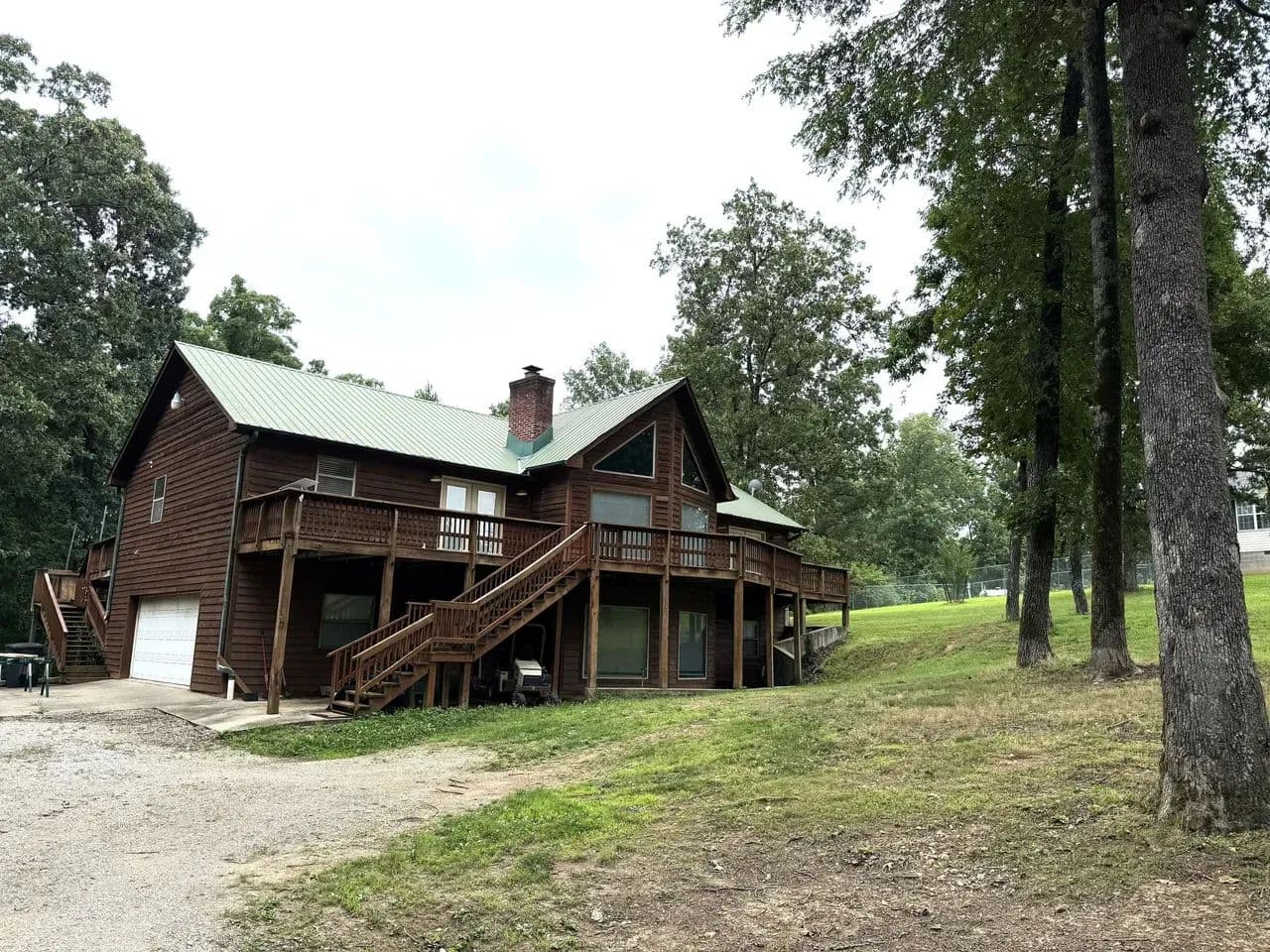 Cedar Home on 3 ares - Poplar Bluff, Missouri, 63901