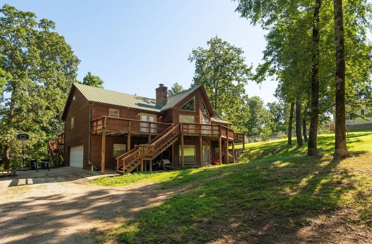 Cedar Home on 3+/- AC - Poplar Bluff, Missouri, 63901