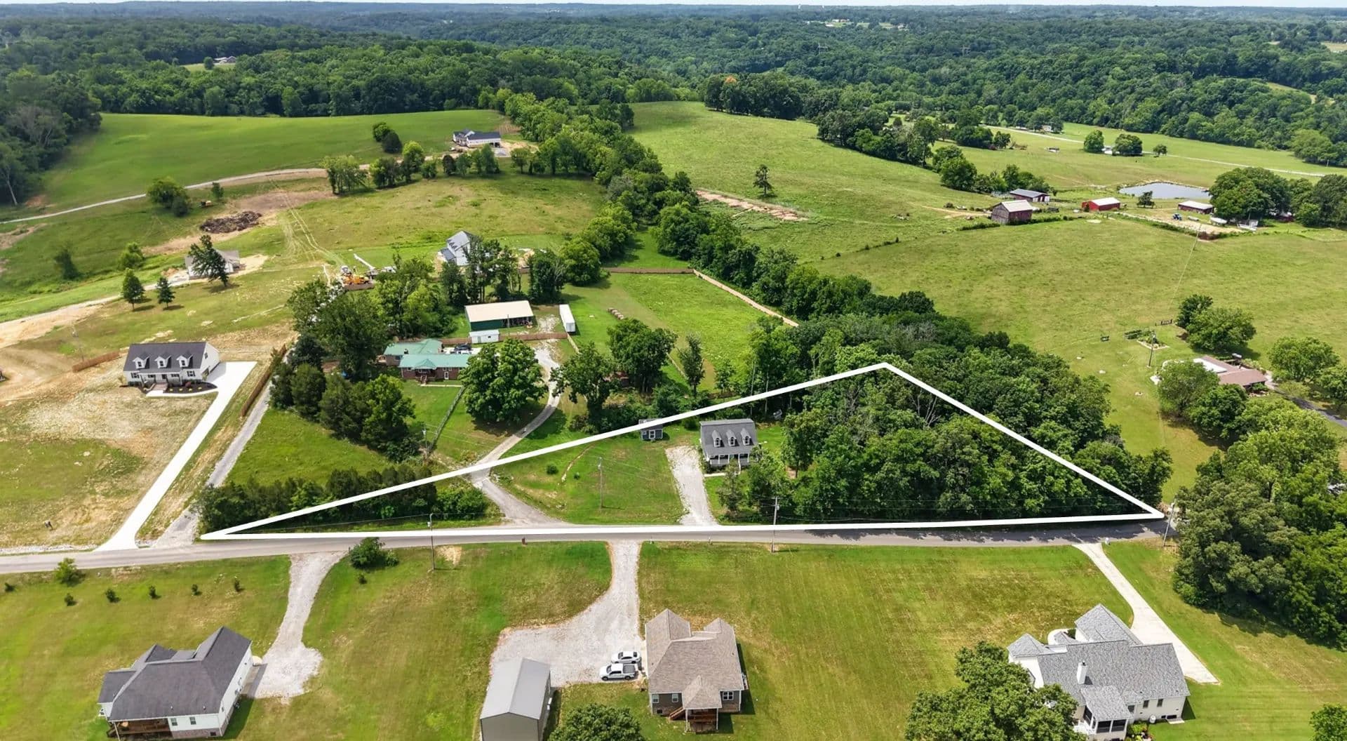 Auction Notice !!! 4 Bedroom Home / 1.6 Acres - Greenbrier, Tennessee, 37073