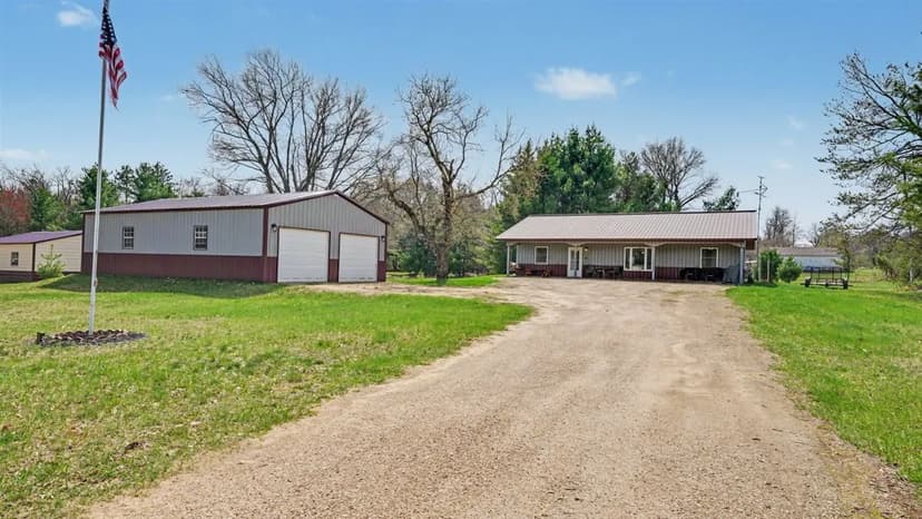 4-Bedroom, 1-Bath Barndominium in Warrens WI