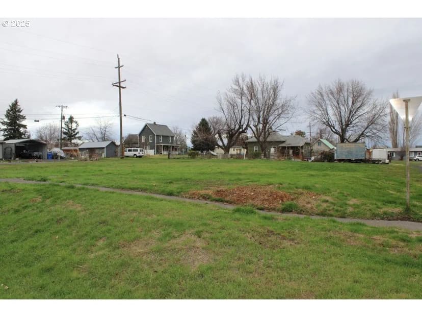 Land -Single Family Acreage in Athena