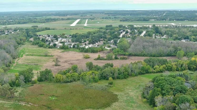 Land -Single Family Acreage in Manitowoc